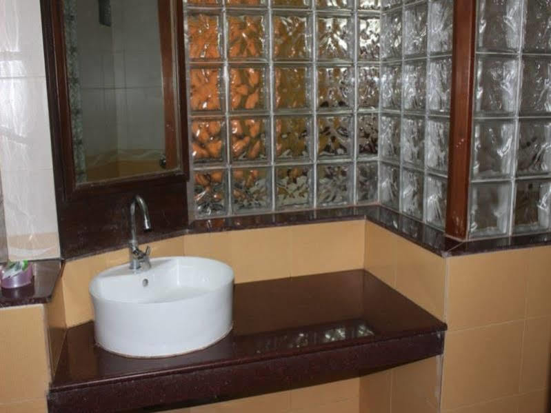 Little Italy Otel Calangute Dış mekan fotoğraf